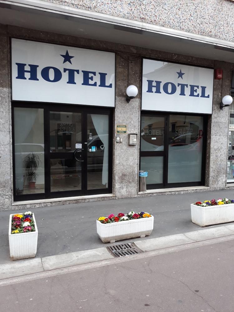 Hotel Salus ミラノ エクステリア 写真
