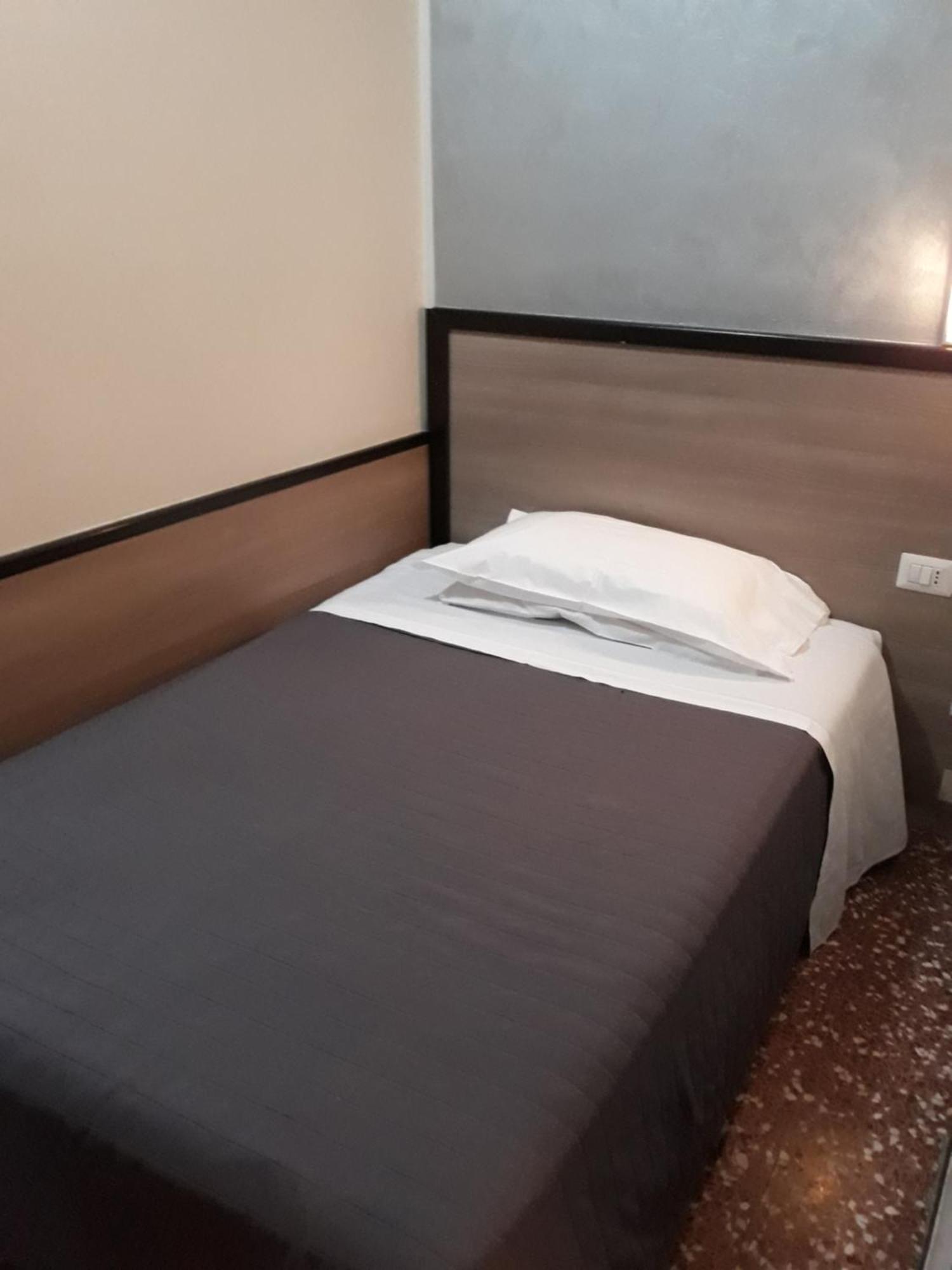 Hotel Salus ミラノ エクステリア 写真