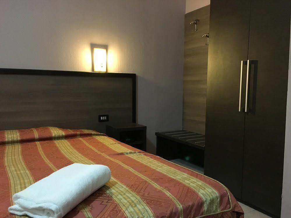 Hotel Salus ミラノ エクステリア 写真