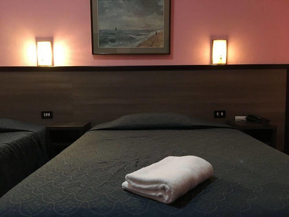 Hotel Salus ミラノ エクステリア 写真