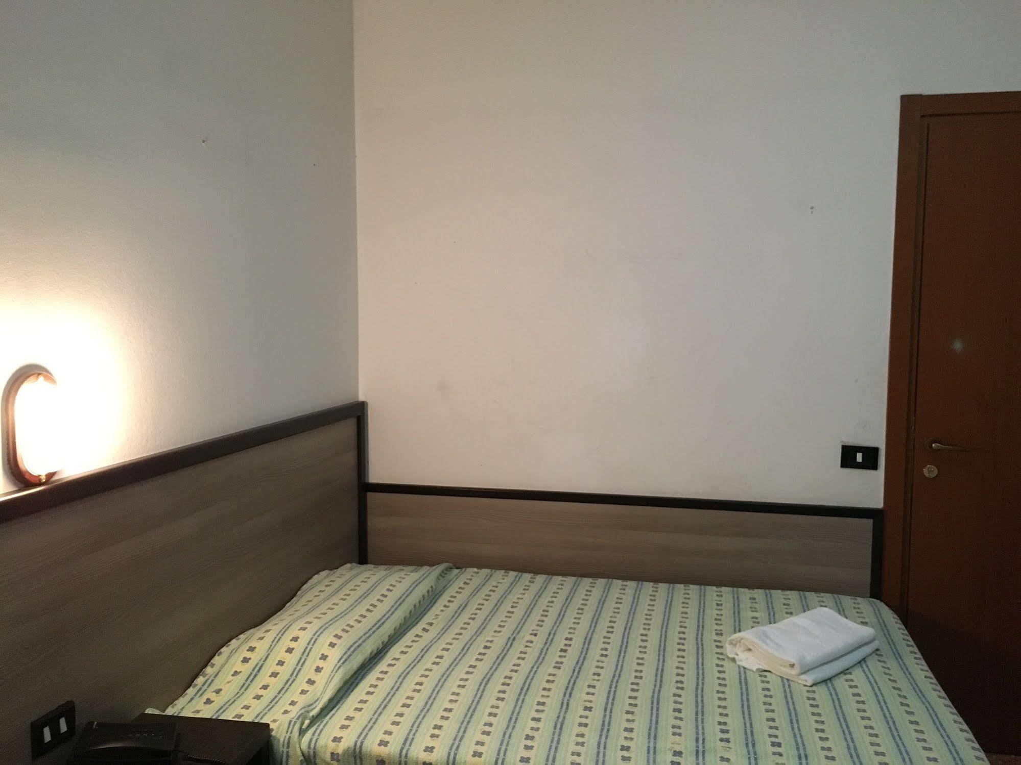 Hotel Salus ミラノ エクステリア 写真