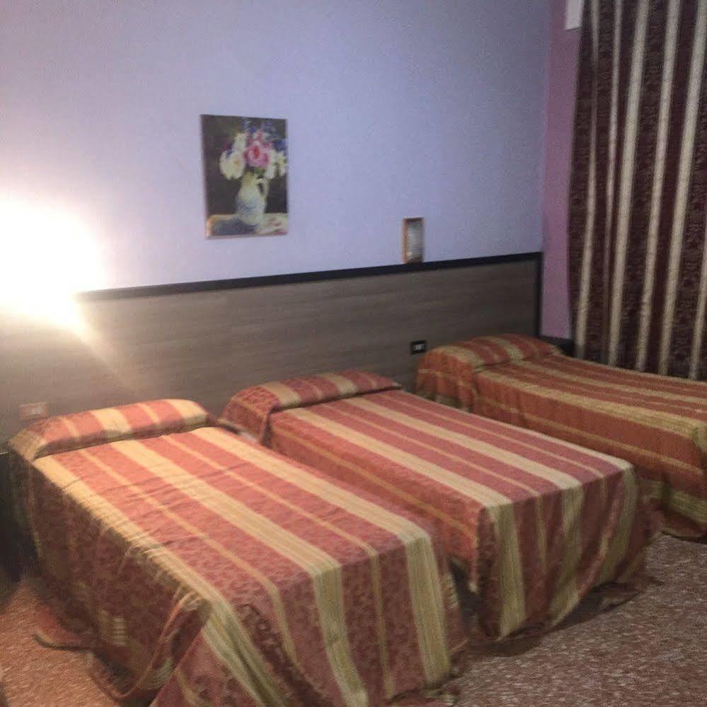 Hotel Salus ミラノ エクステリア 写真