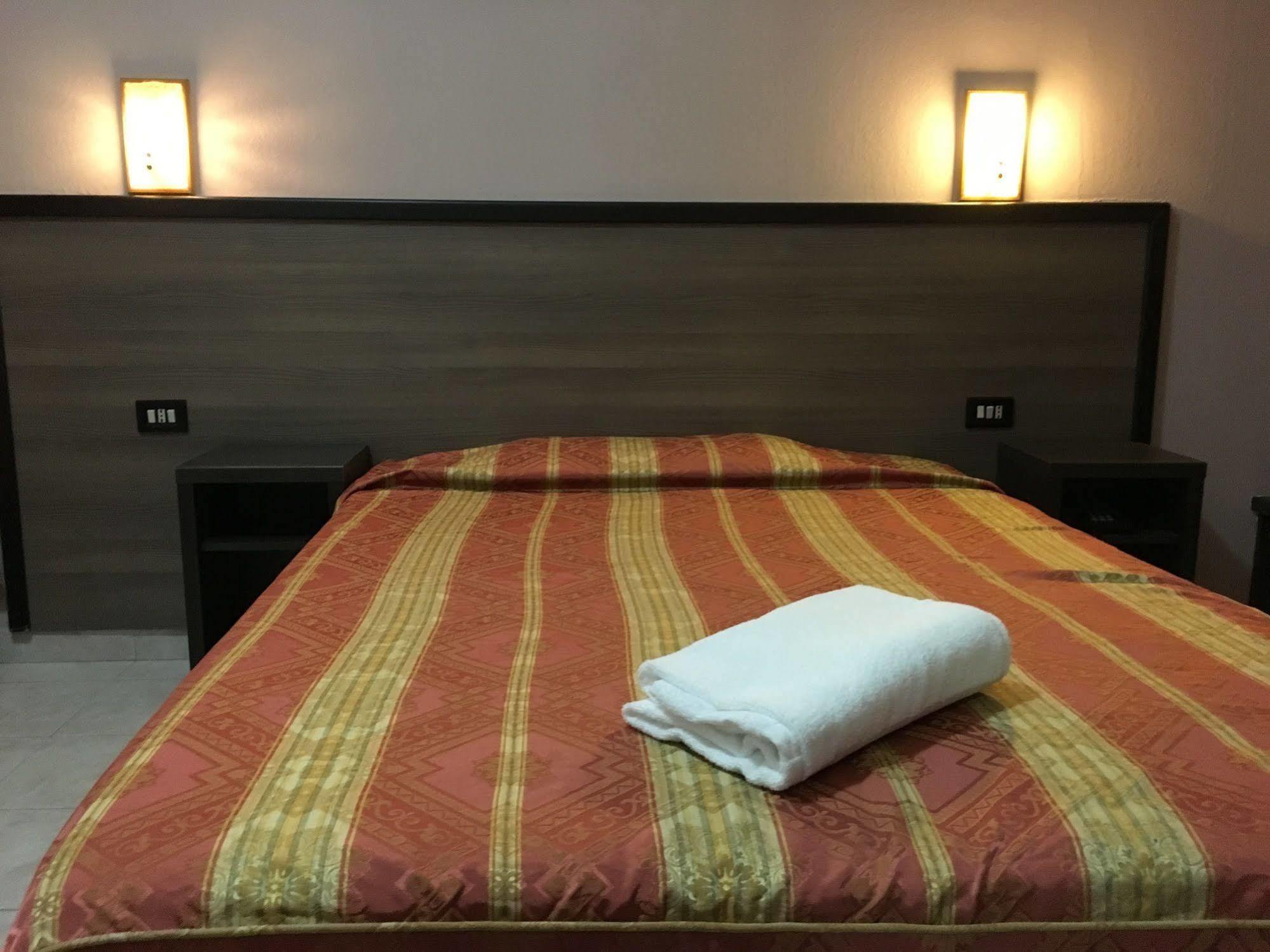 Hotel Salus ミラノ エクステリア 写真