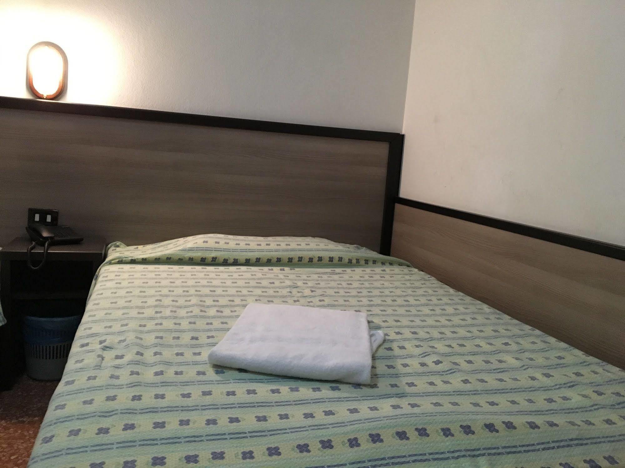 Hotel Salus ミラノ エクステリア 写真
