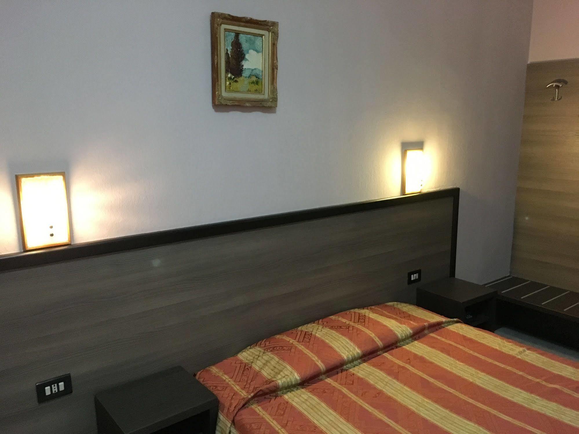 Hotel Salus ミラノ エクステリア 写真